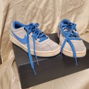 SOLD: Nike Brutez Plus (GS) retro trainers shoes